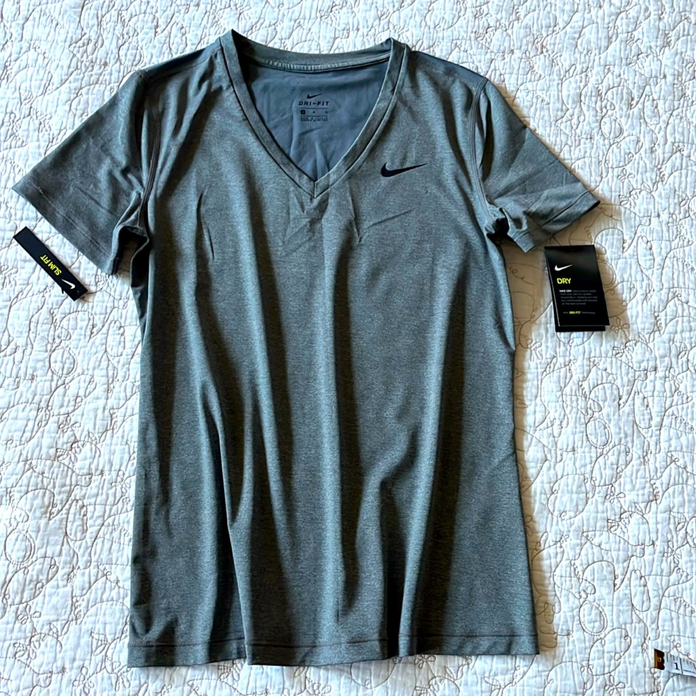 Nike Dry Fit Women's Slim Fit Gray V-Neck Tee NWT